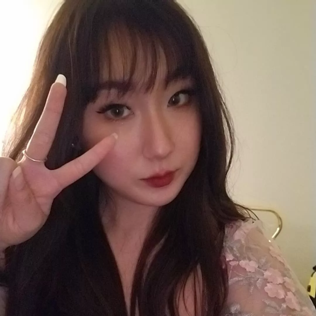 Cutting my bangs again 😌