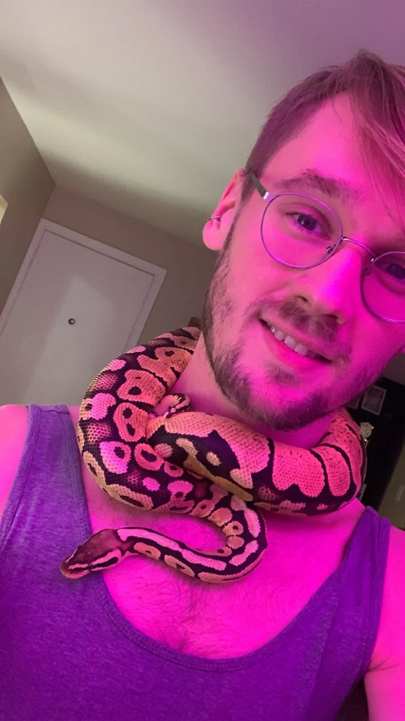 Cyrus says hi ✌🏼