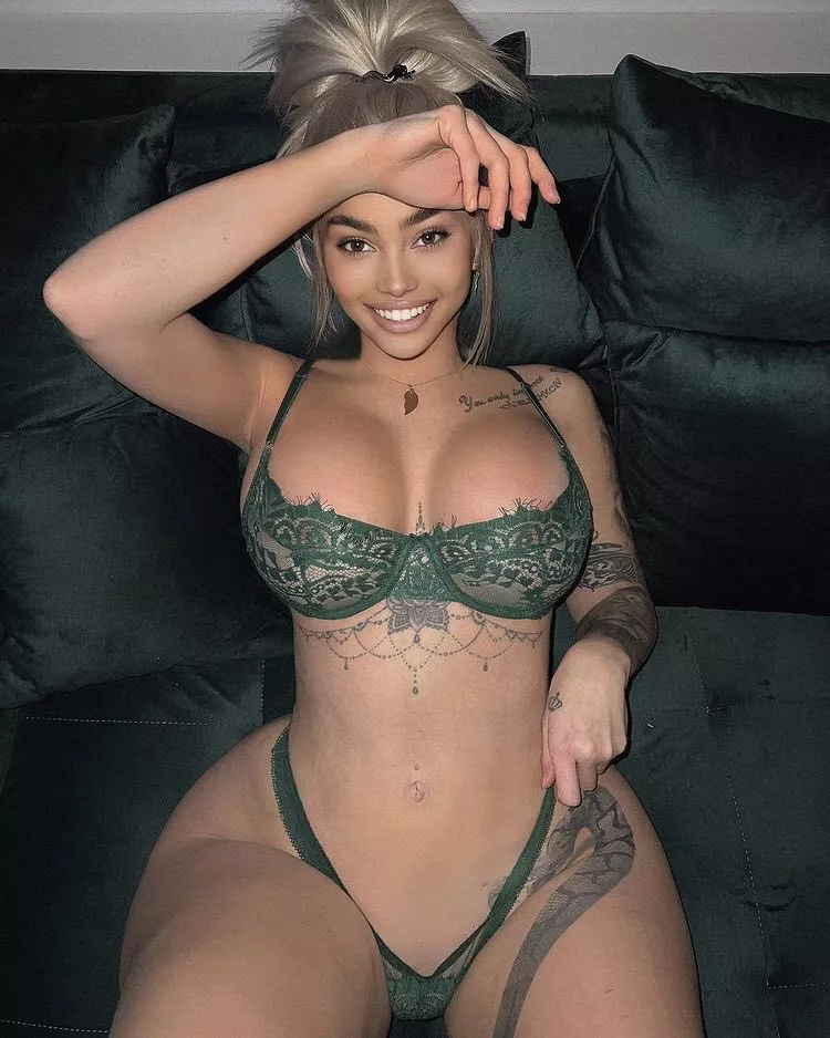 Céline has a beautiful smile 🤤 Céline has a beautiful smile 🤤