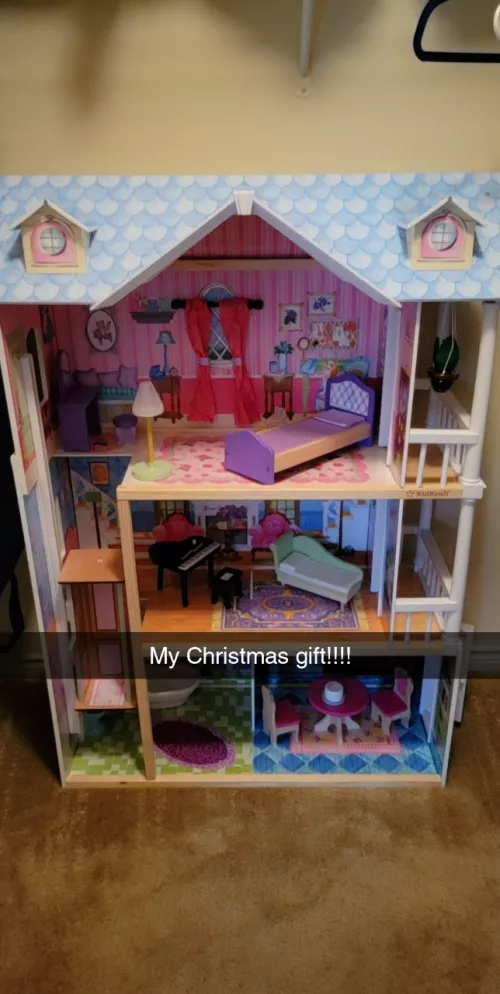 Daddy got me a house!!!! Yayyyy