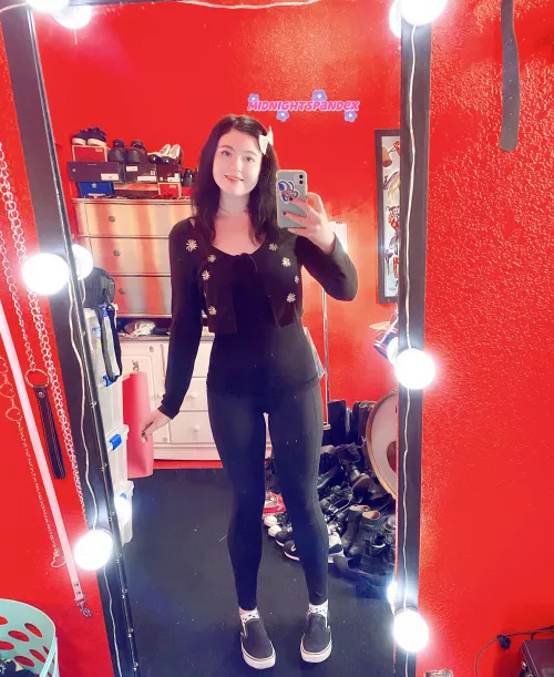 💗💗💗Daddy is taking me on a walk, our New Years Resolution is to both get more fit! Hbu?