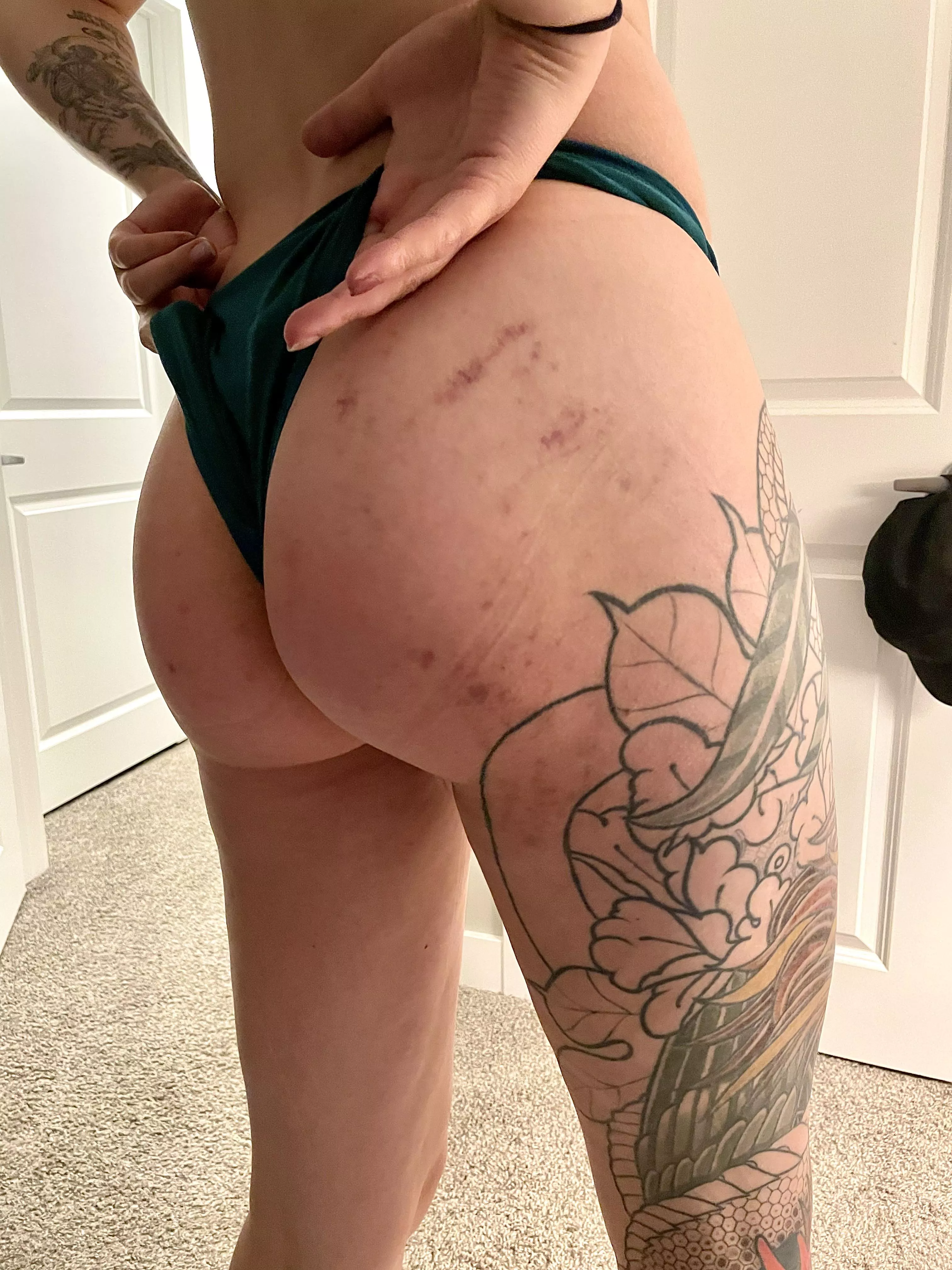 Daddy knows that I love when he leaves marks on me 😍 Daddy knows that I love when he leaves marks on me 😍