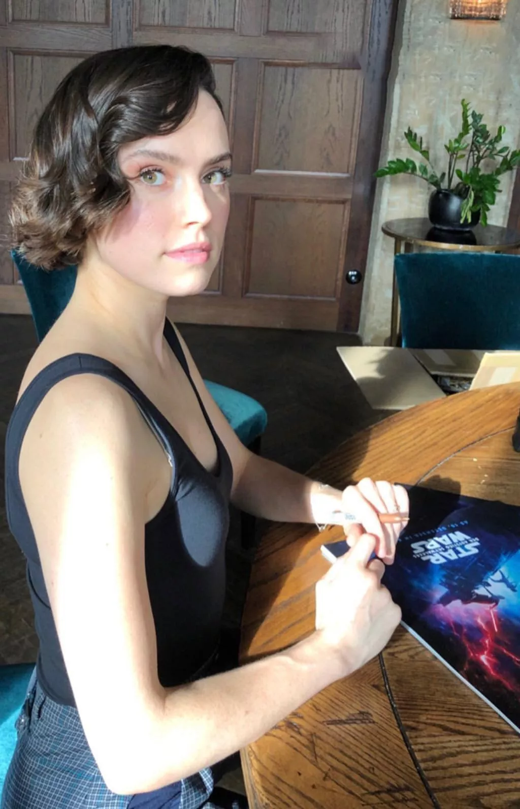 Daisy Ridley always looks cute in every pic, would love if someone could play as her in a longterm, romantic rp Daisy Ridley always looks cute in every pic, would love if someone could play as her in a longterm, romantic rp
