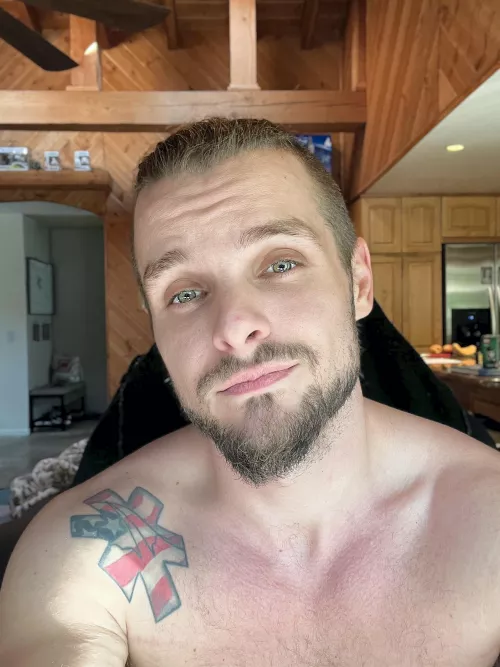 Damn there are some good looking people in here hope I stack up Damn there are some good looking people in here hope I stack up