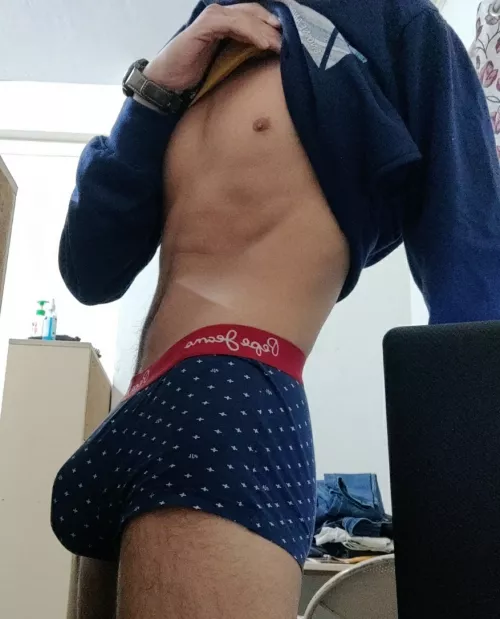 Damn, this fucking distraction during studies...