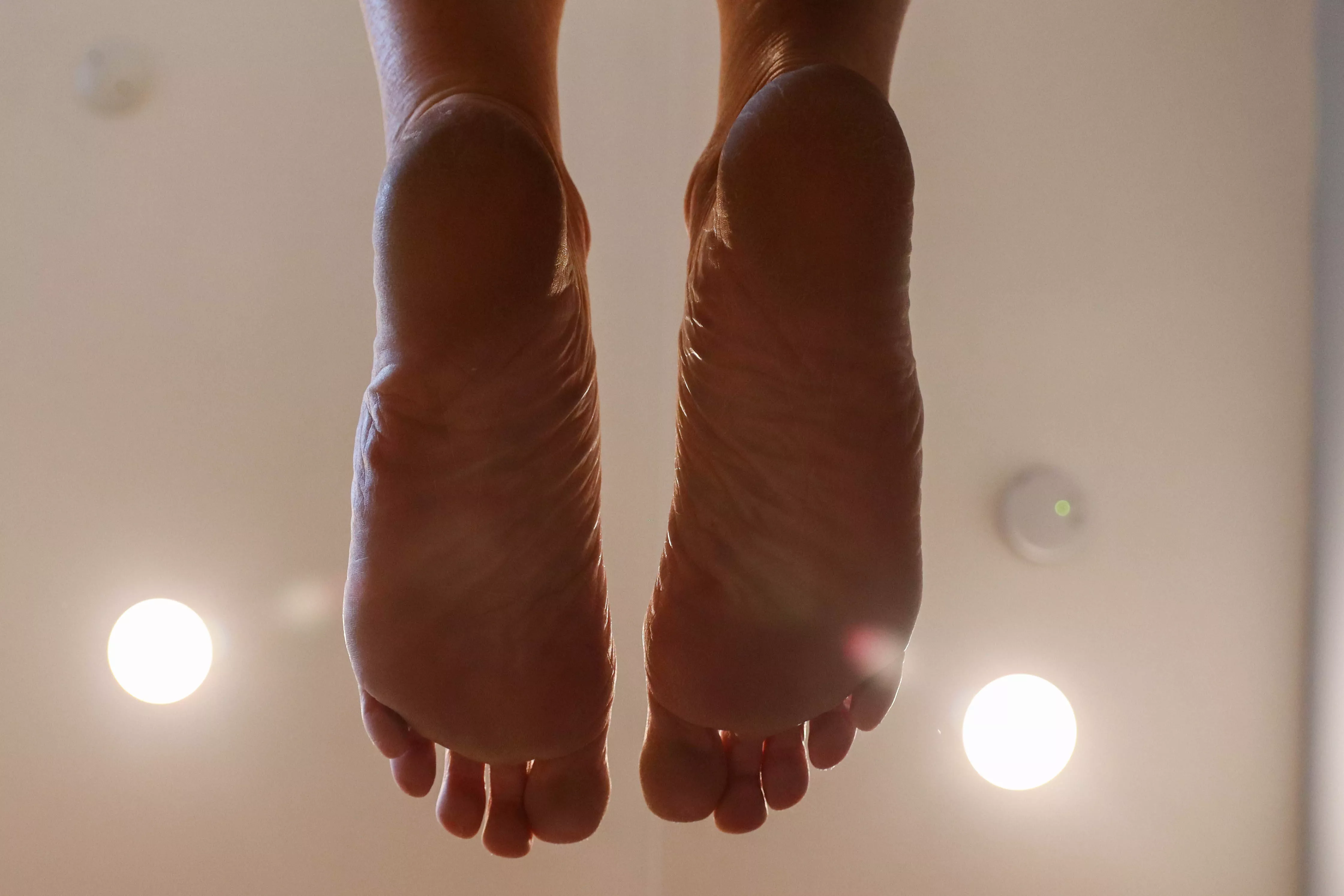 Dangling soles Dangling soles