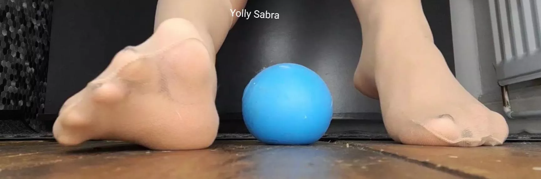 Dare You To Take a Sniff of My Nylons 😈 Dare You To Take a Sniff of My Nylons 😈