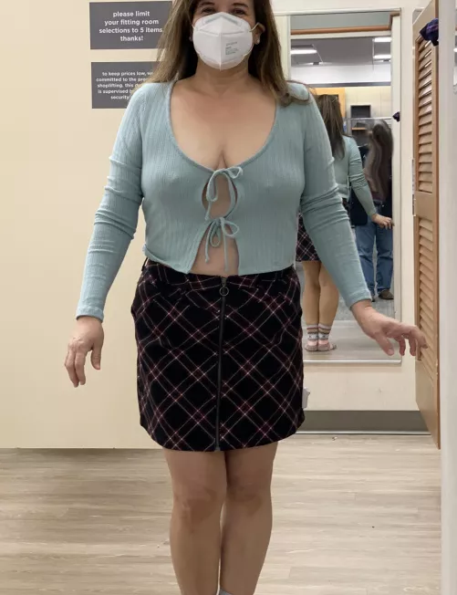Dared to walk out of the changing room like this. Do you think this shirt fits?