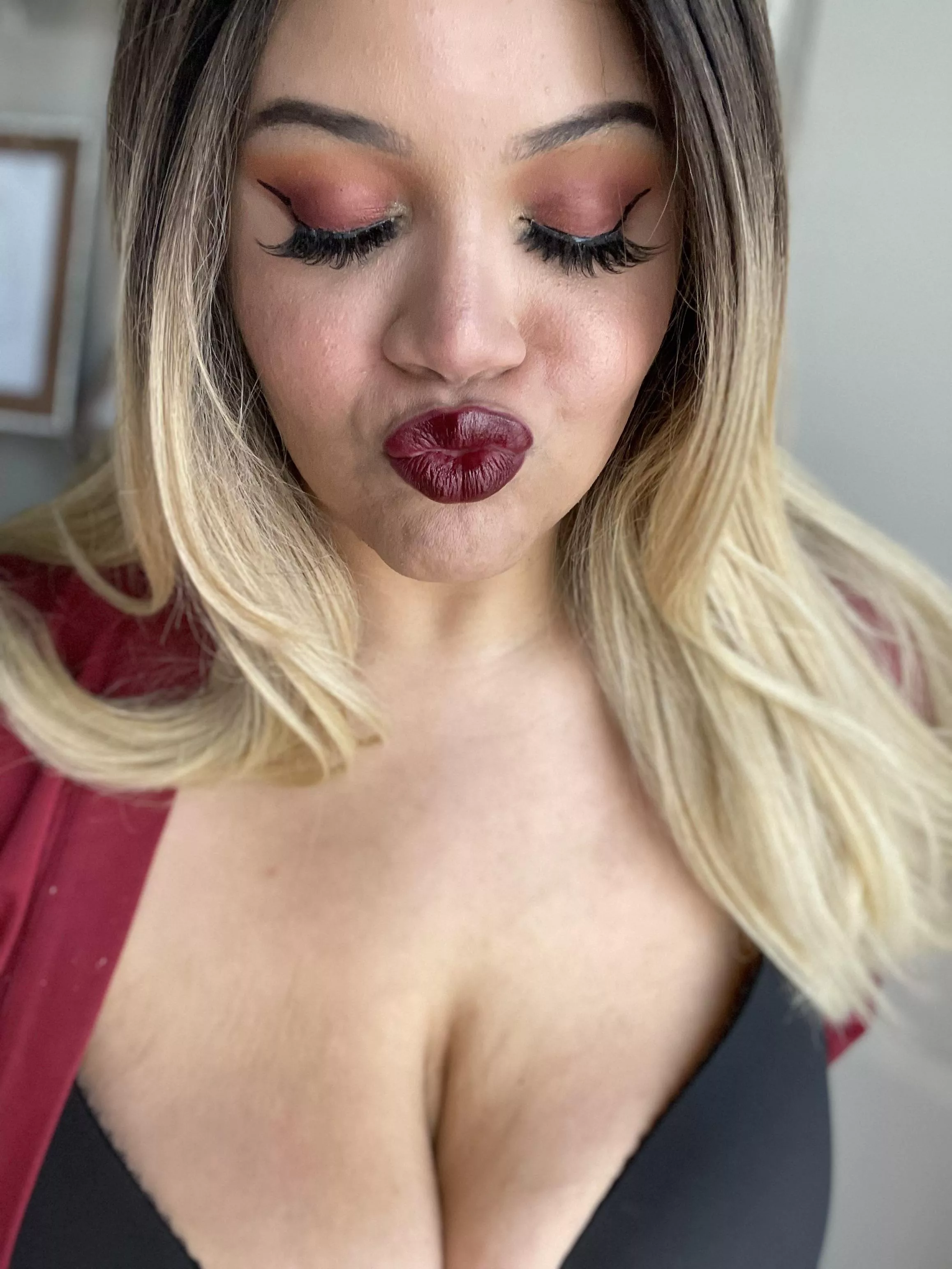 Dark lips and sunset eyes Dark lips and sunset eyes