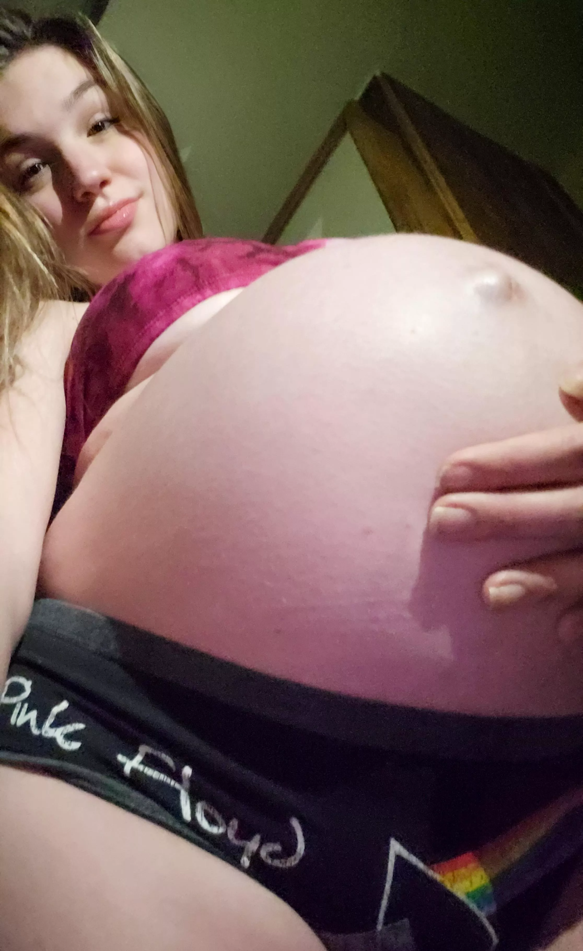 Dark side of the moon anyone?🌈 4 days until I'm due!