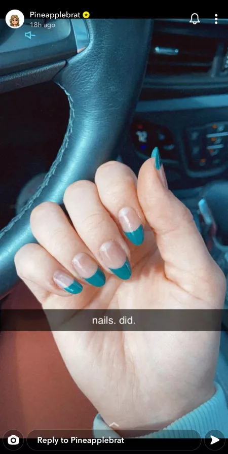 Dark teal tips on Pineapplebrat Dark teal tips on Pineapplebrat
