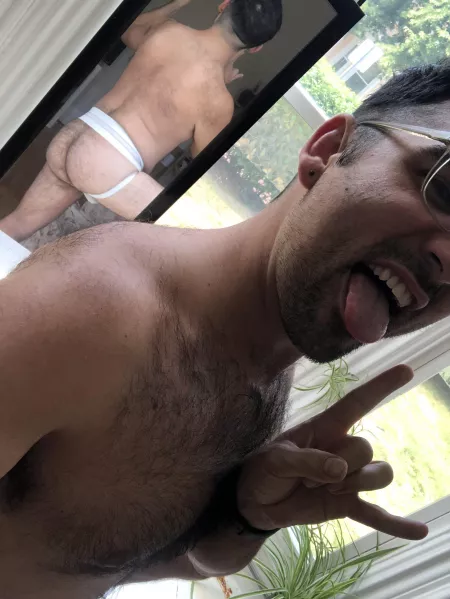 Dat booty doe! @donovanism on Instagram. 🥰