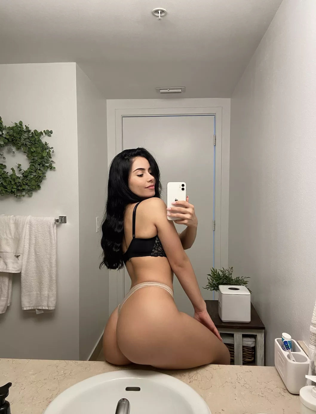 Dating me isn't easy.. I want to be fucked 24/7 Dating me isn't easy.. I want to be fucked 24/7