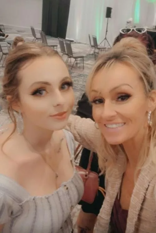 Daughter (19) Mom (44)