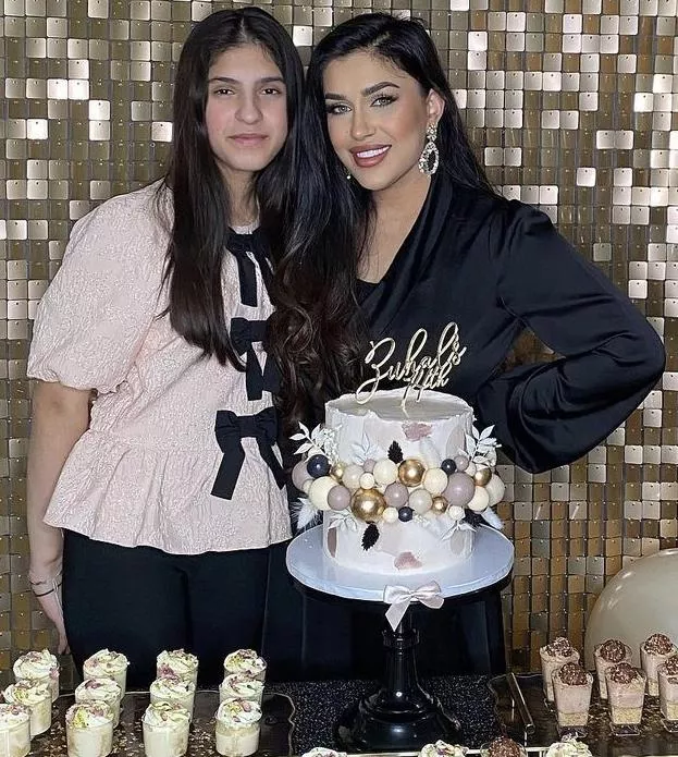 Daughter and mother 🔥