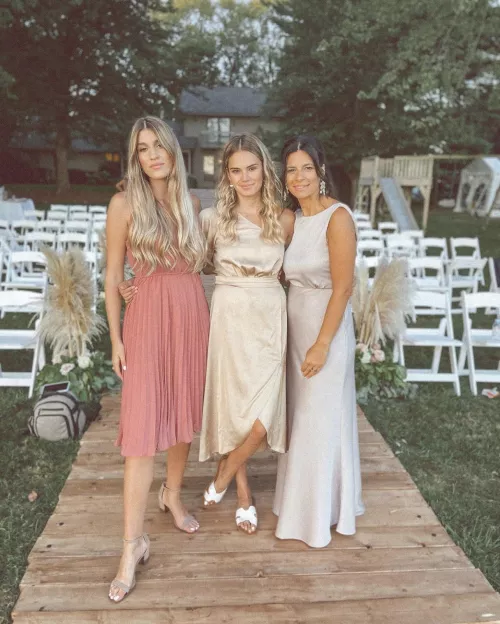 daughter, cousin, mom daughter, cousin, mom