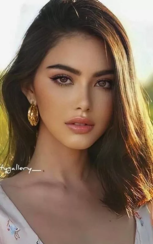 Davika Hoorne Davika Hoorne