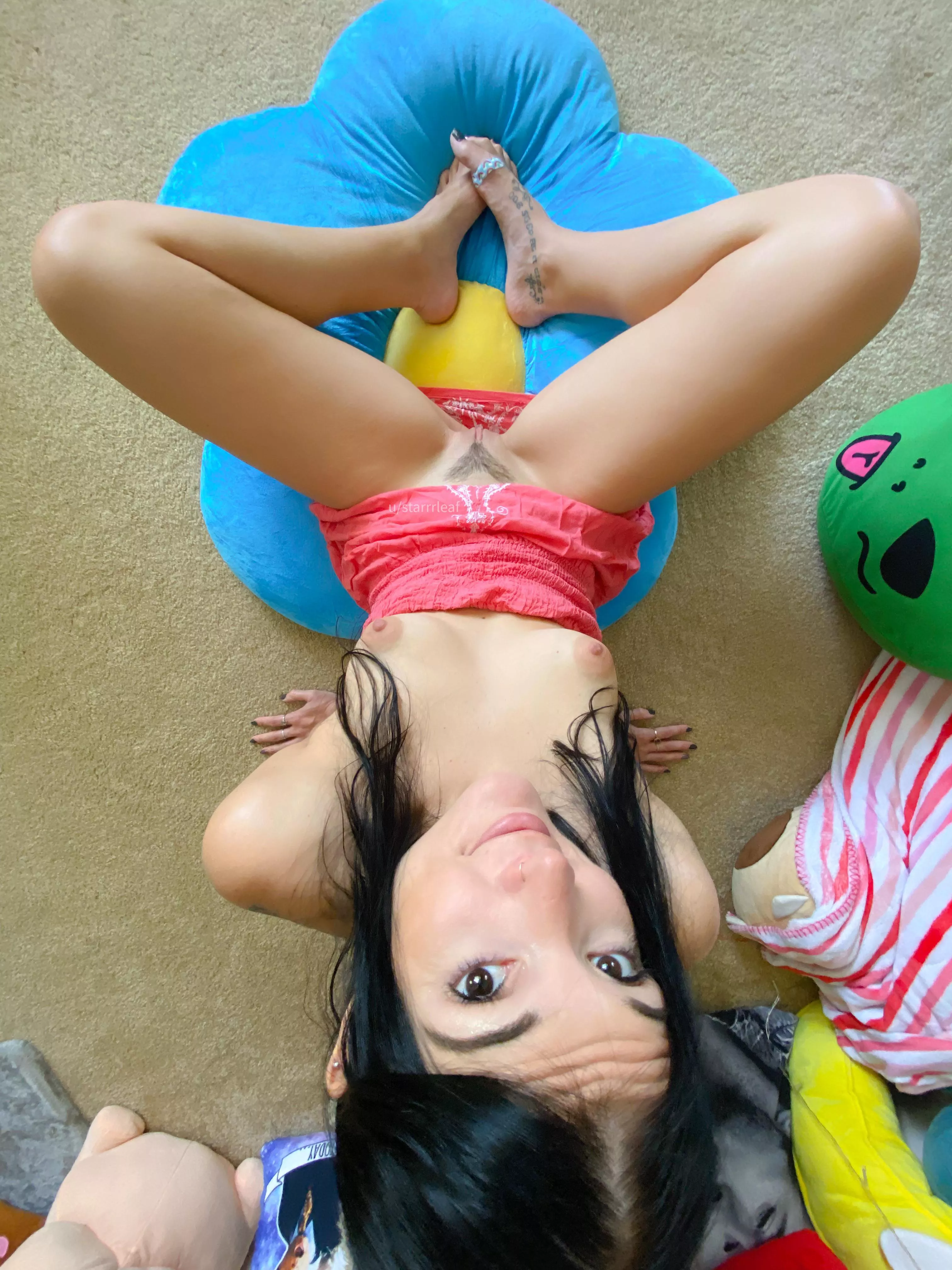 Day #1 without sex.. shaped my bush into an arrow for a subtle reminder ;)