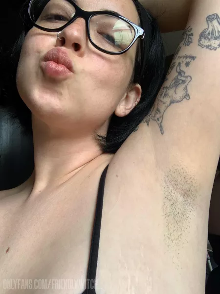 Day 3! I haven’t worn deodorant in days🤤 Excited for tomorrow’s update?