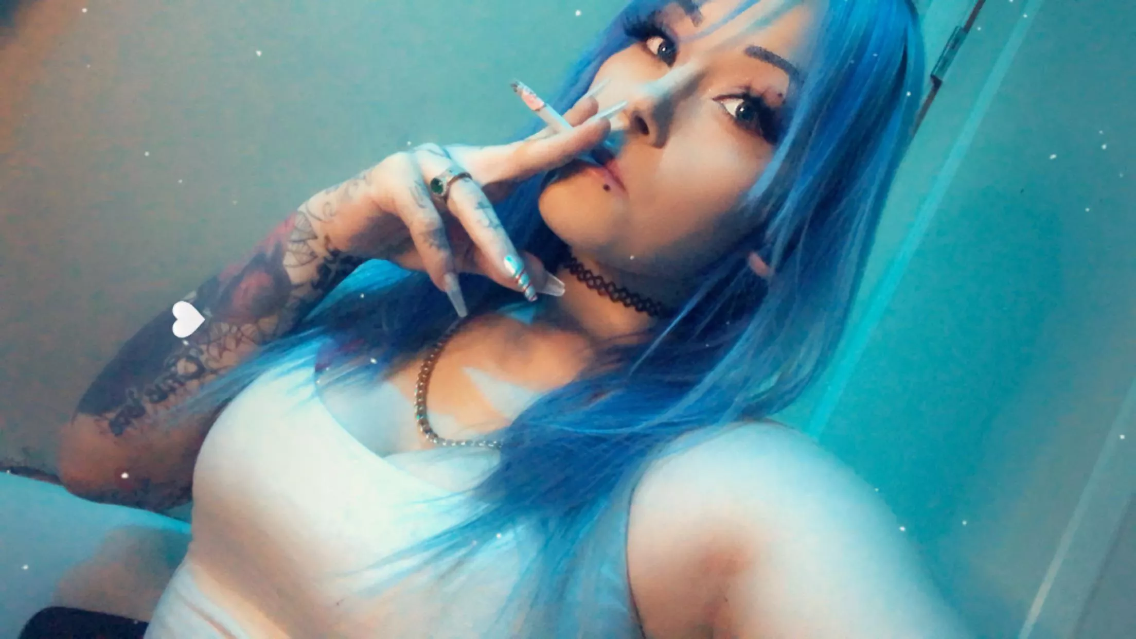 Day off and all I want to do is smoke and chill lol who else is like me