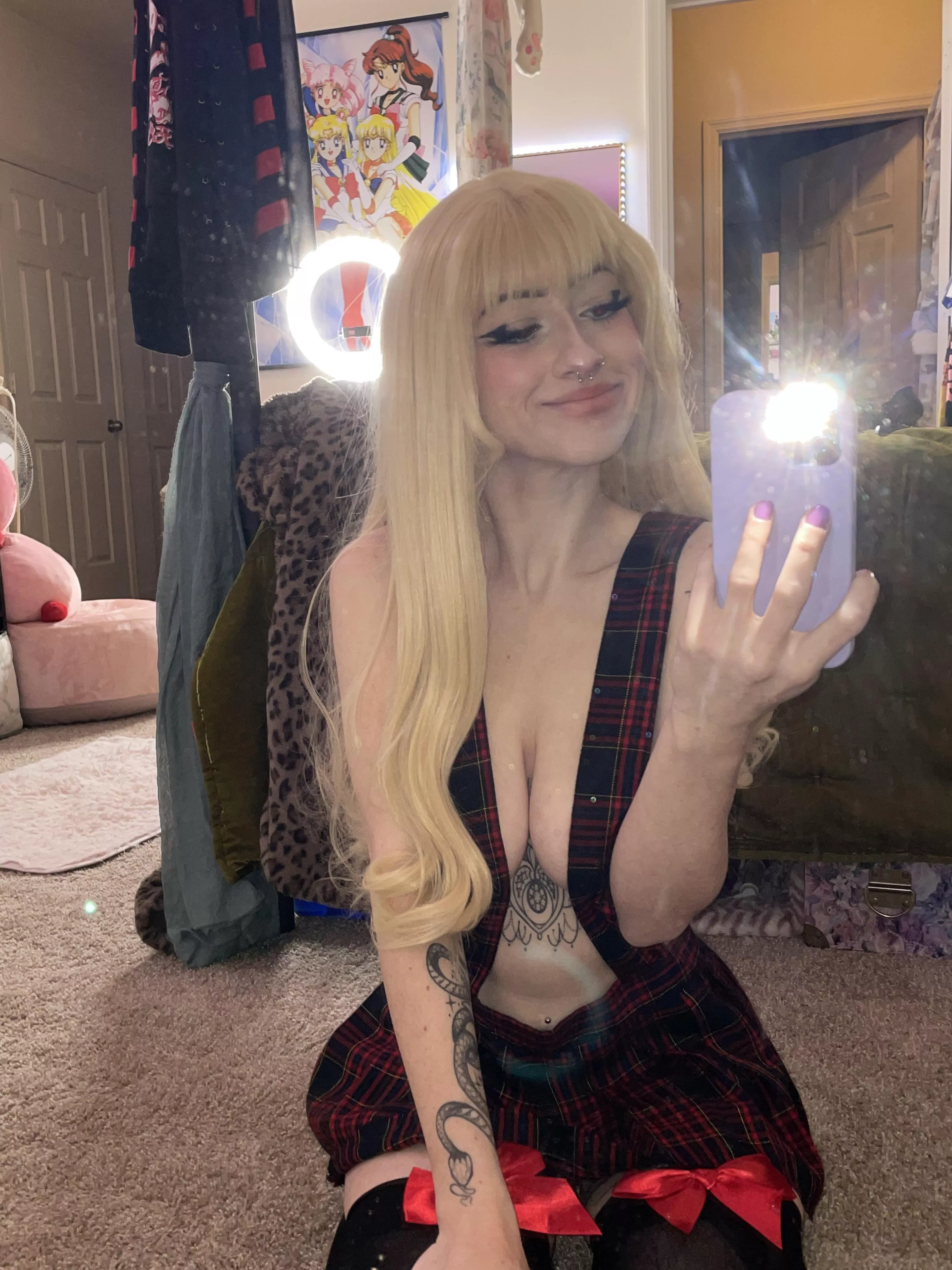 definitely one of the happiest, smiliest little sluts online