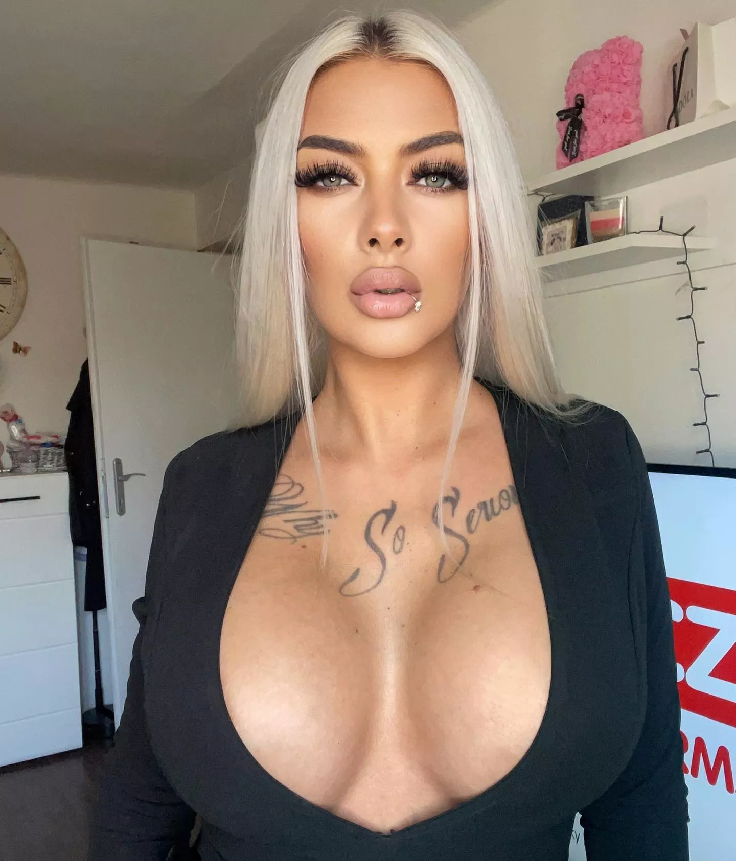 Denisa B (@deminecka) [Instagram]