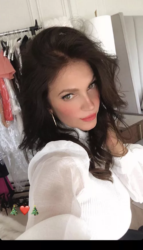 Denise looking fresh for Christmas