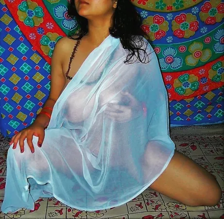 Desi Sexy Milf ???