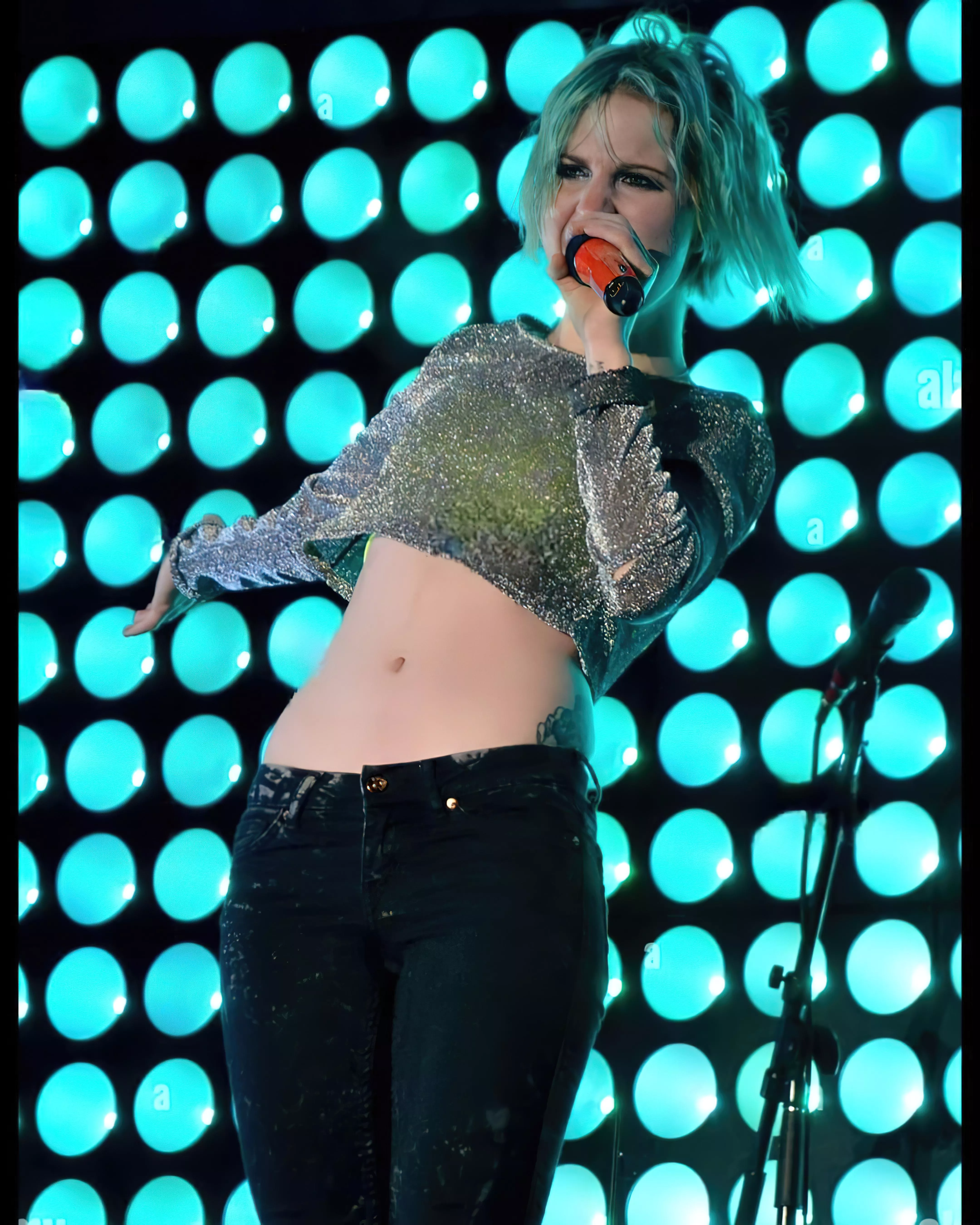 Desperately need to be dominated by you while Hayley Williams watches Desperately need to be dominated by you while Hayley Williams watches