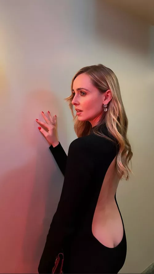 Diana Vickers certainly has a good crack