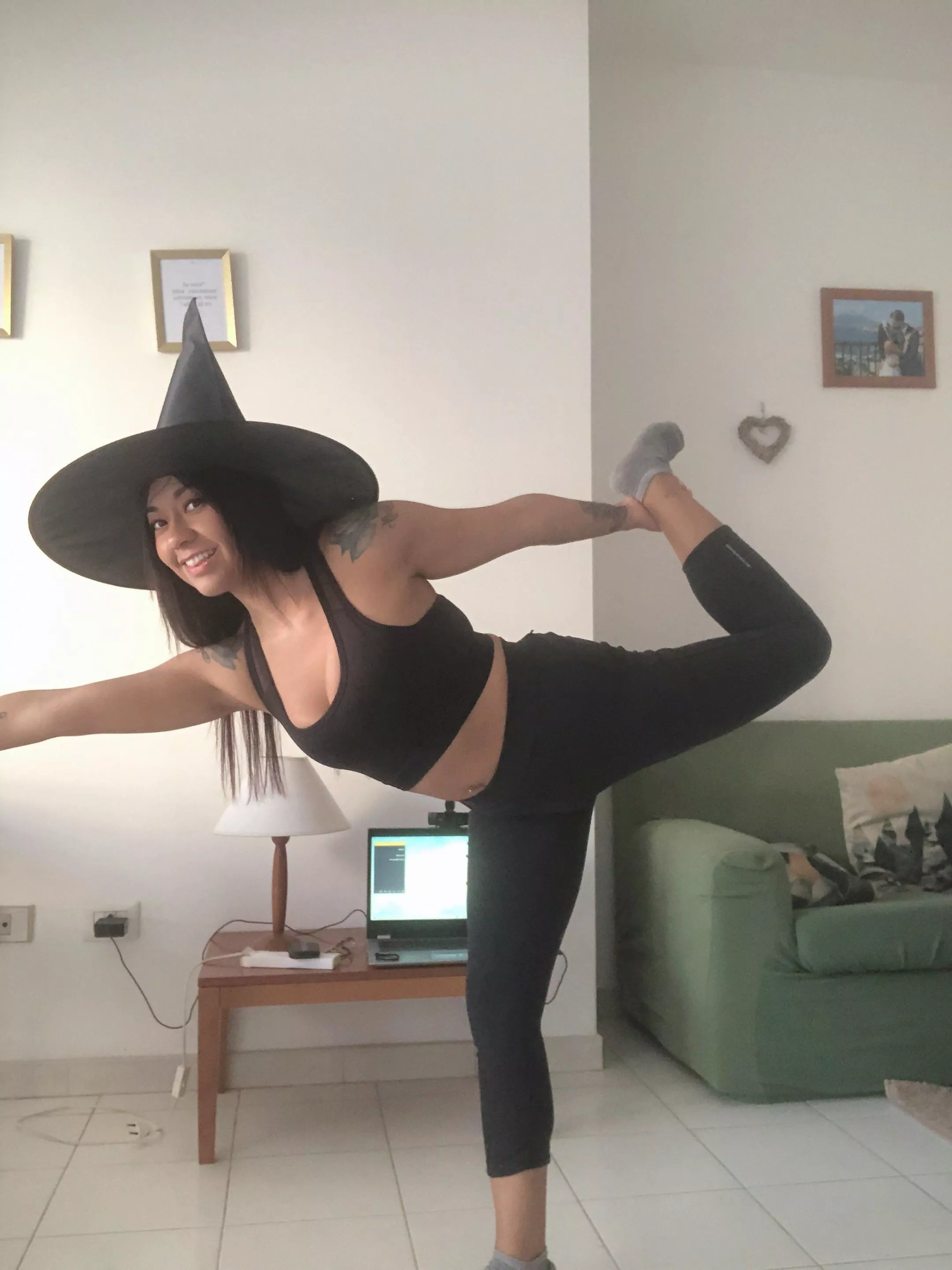 Did I told you that this is my fav month of the year ? Would you like to see me doing yoga wearing nothing else but this hat ?