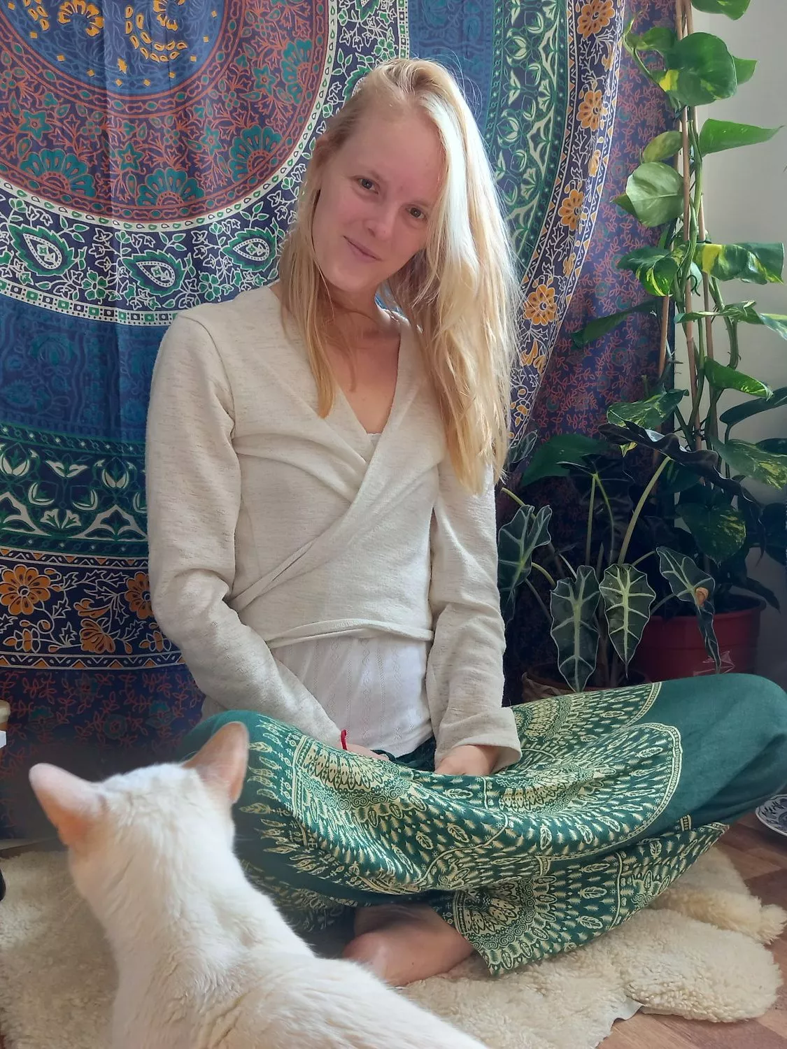 Did someone already wish you a wonderful day today? Have a great and beautiful day!