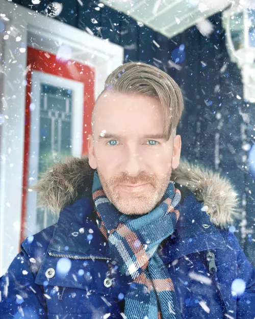 Did we have a huge snowstorm last night? Yes. Did I add fake snow to this photo? No comment.