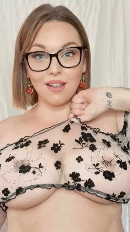 Did you just stop to look at my boobs 🤭 Did you just stop to look at my boobs 🤭