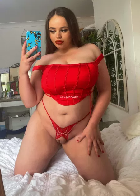 Did you notice my plump pussy in this pic? Did you notice my plump pussy in this pic?