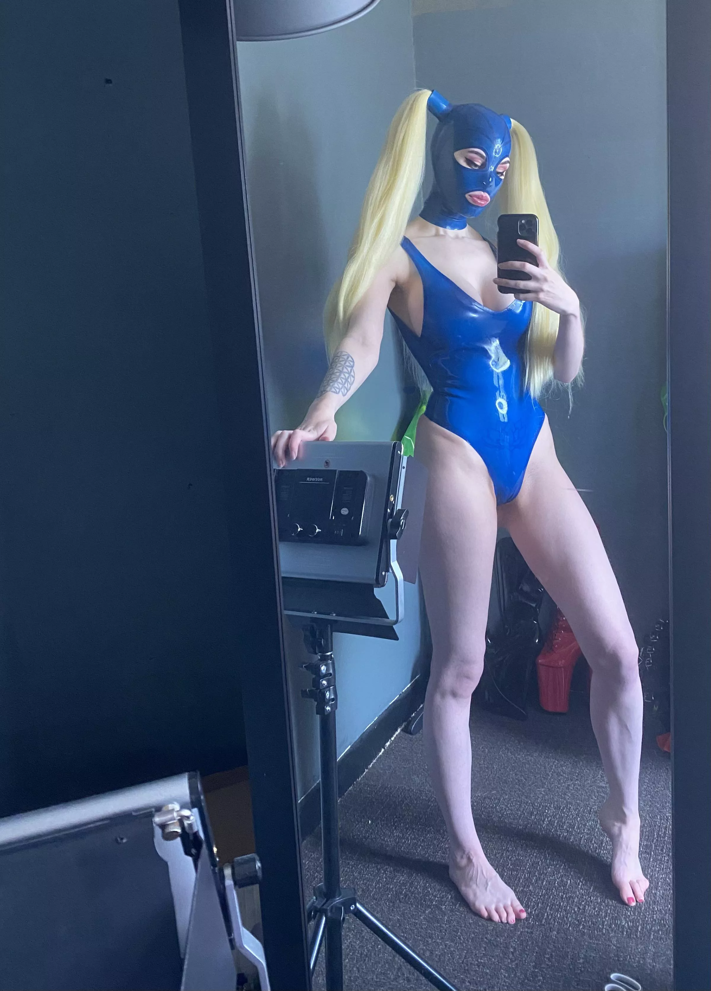 Did you zoom? (Model: LatexSquid)