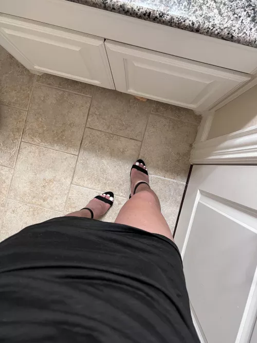 didn’t shave but at least i have white toes for u 😙😙