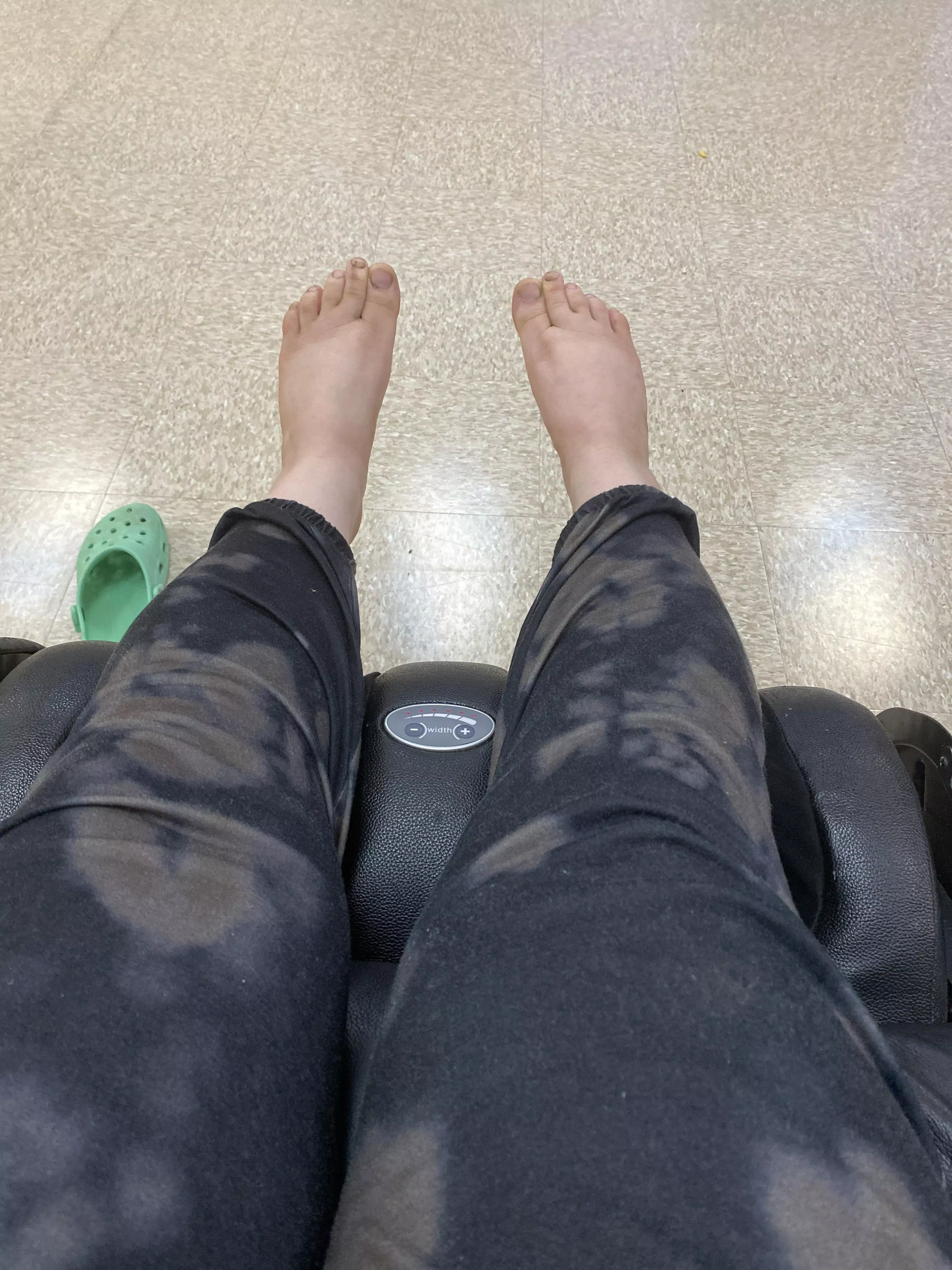 Dirty feet Dirty feet