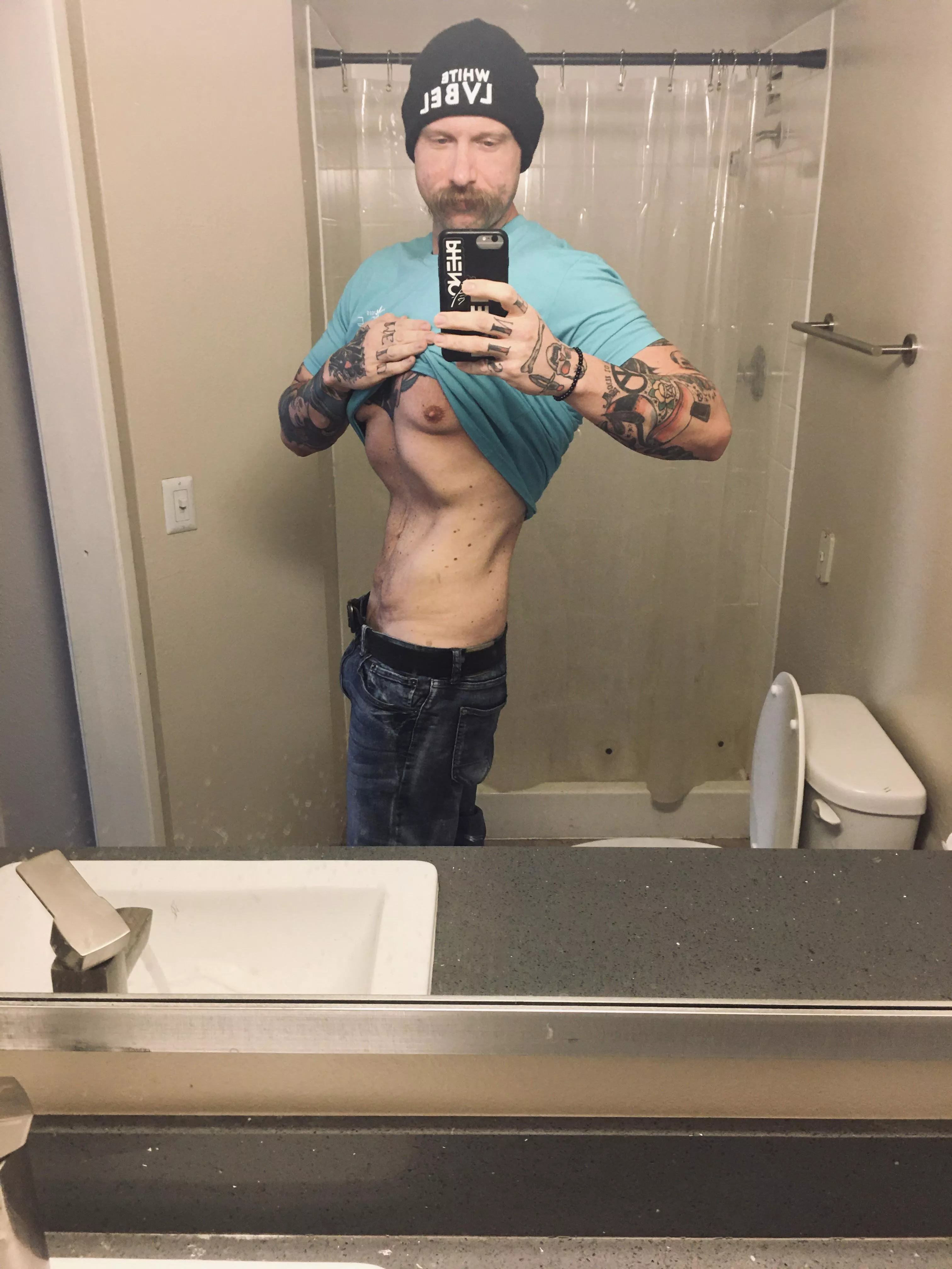 Dirty mirror peek Dirty mirror peek