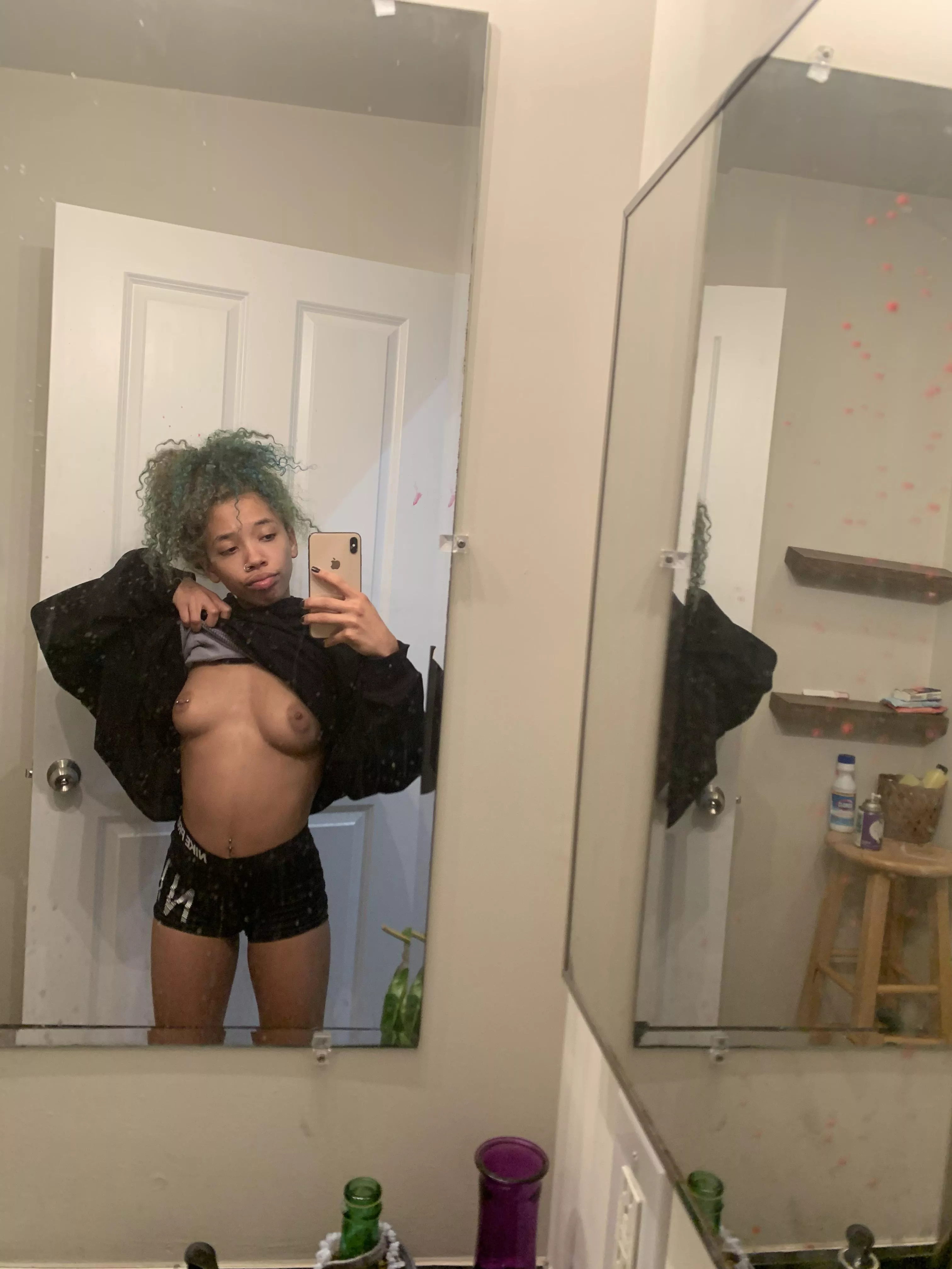 dirty mirror pretty titties