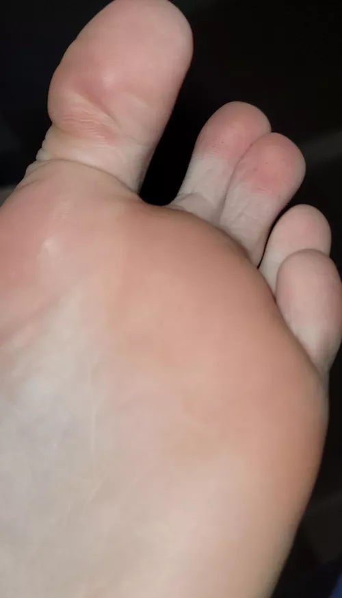 Dirty toes in your gorgeous face?