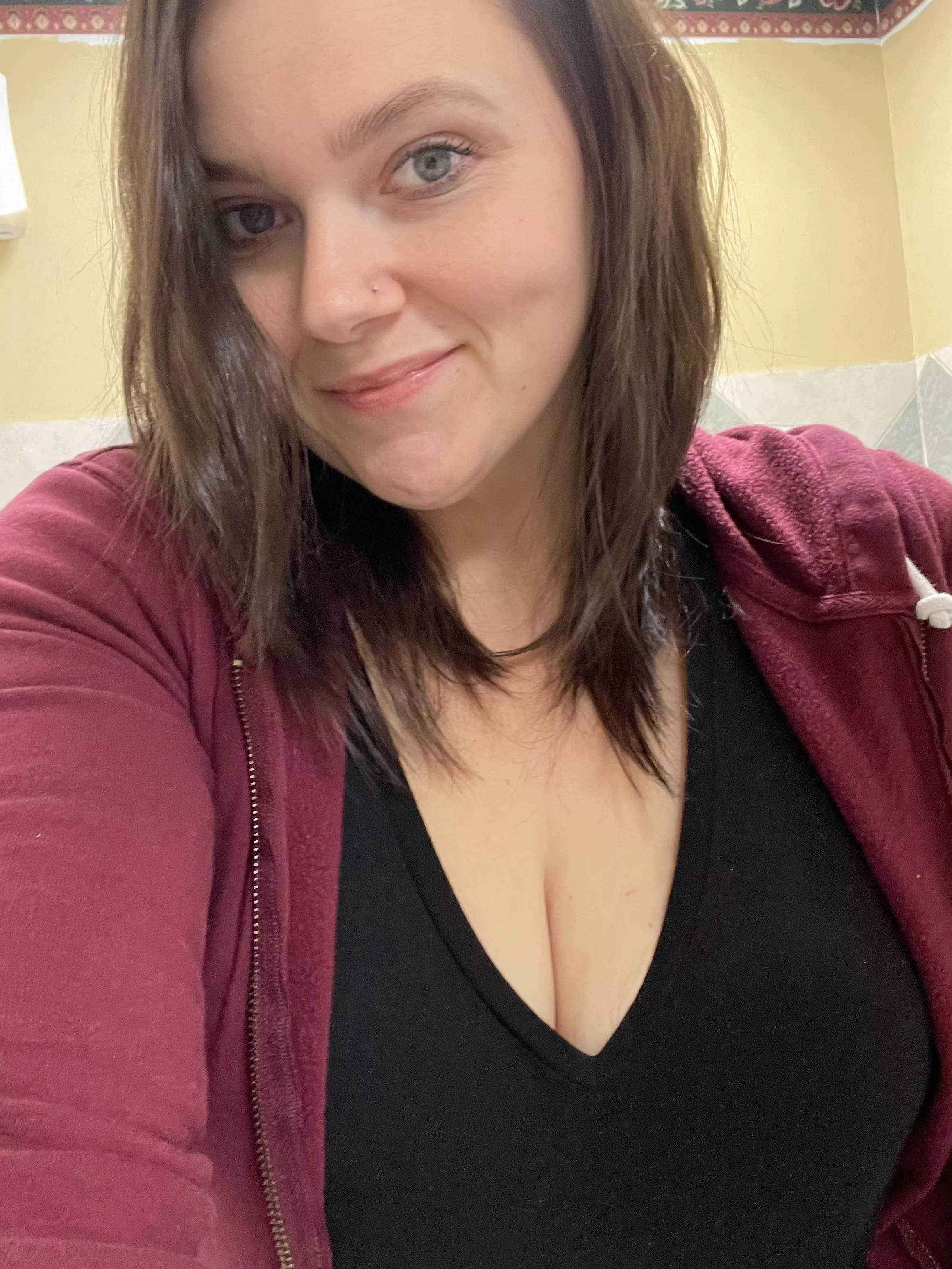 Distract me at work👉🏻👈🏻🥺 it’s only Tuesday….. 😭😢😩