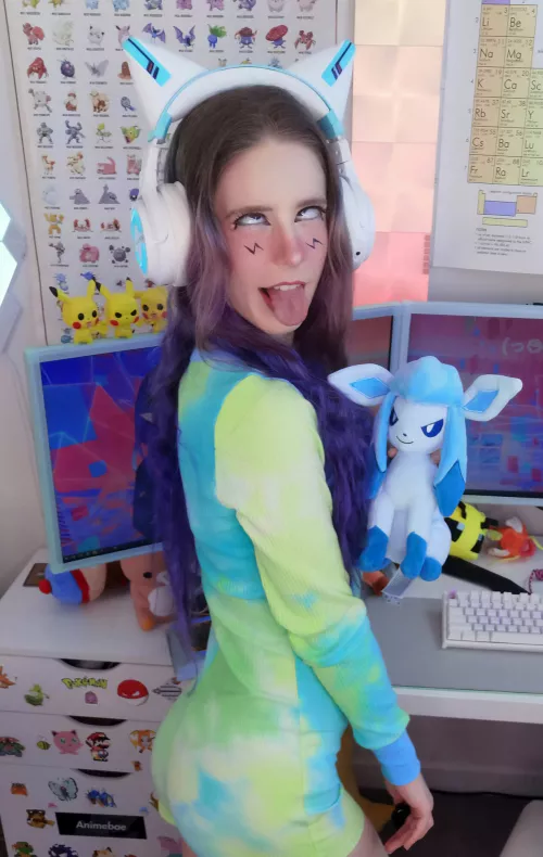 distracting you so i can take your pokemon πβ€οΈ distracting you so i can take your pokemon πβ€οΈ
