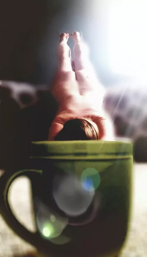 Diving into a cup of inspiration. Wishing everyone a wonderful day! 🖤☕💋