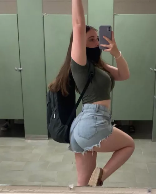 Dm if u wanna cover my sis she's 18 and I have more of her. Must have big second screen ipad or laptop. No cock trib only interested in cumtrib. Dm with a pic of ur second screen and I will send More.