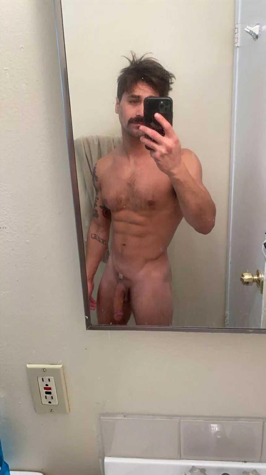 Dm me, let's have some fun 😈