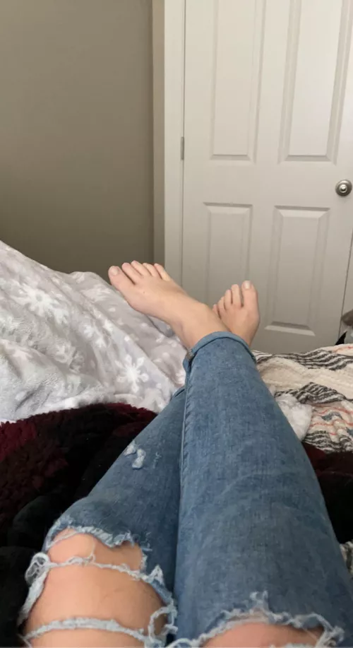 do any of you like my cute feet?π