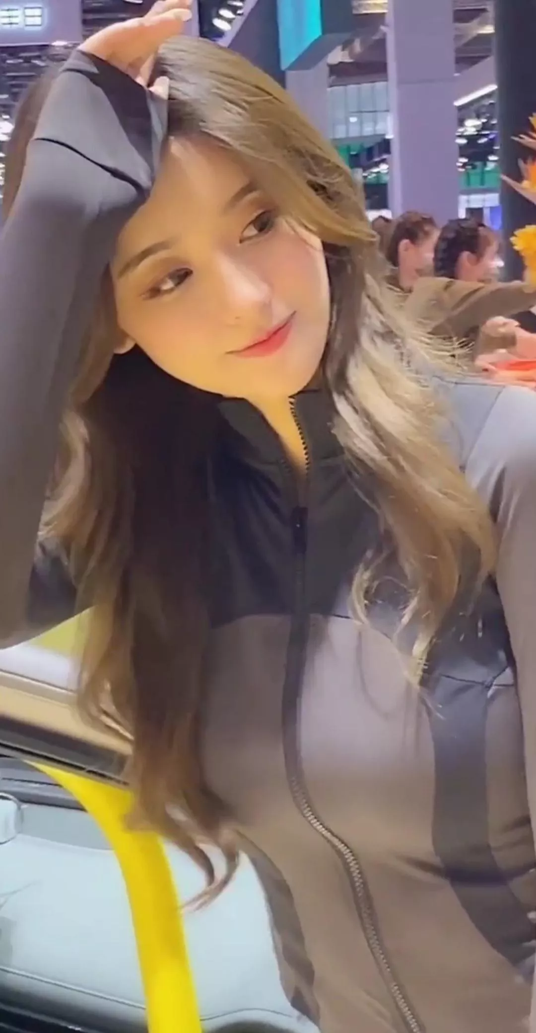Do anyone know her name? Do anyone know her name?