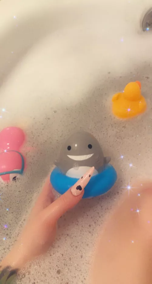 do bath toys help any of you regress?💗