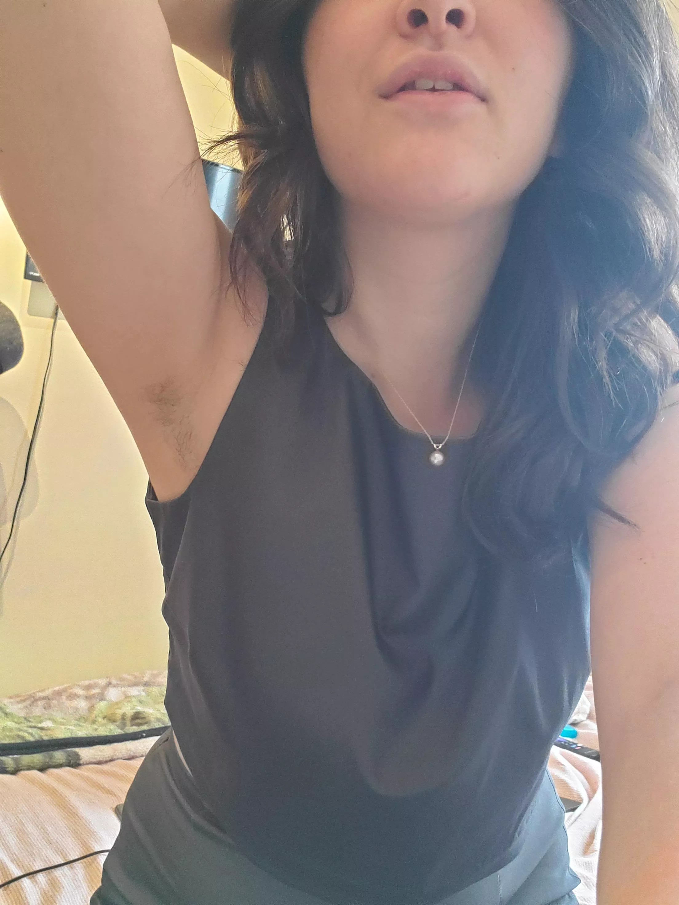 Do hairy pits and jewelry go together? 🦪